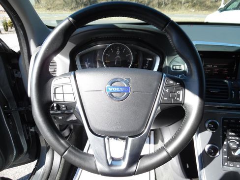 Used 2017 Volvo XC60 T5 Dynamic w/ Preferred Option Package image 12