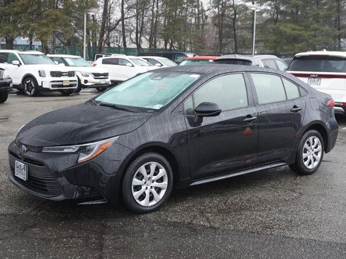 Used 2024 Toyota Corolla LE image 5