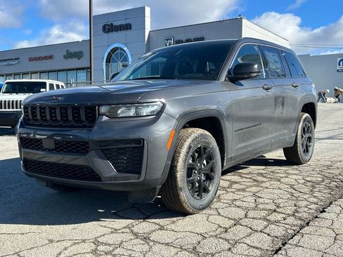 New 2026 Jeep Grand Cherokee Altitude AWD/4WD image 2