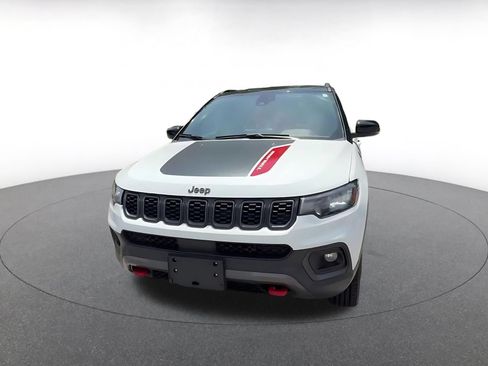 Used 2025 Jeep Compass Trailhawk AWD/4WD image 4