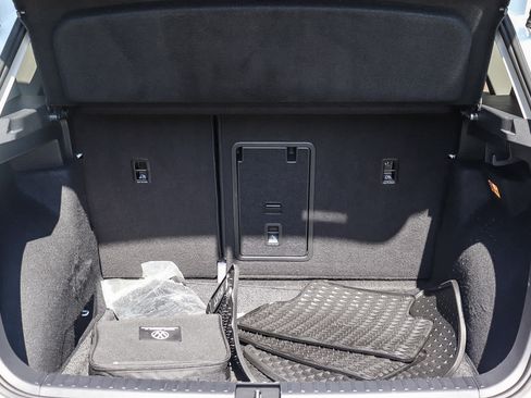 Used 2022 Volkswagen Taos SEL FWD image 26