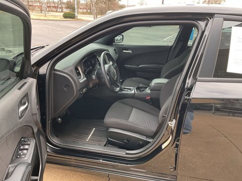 Used 2020 Dodge Charger SXT w/ Blacktop Package image 11