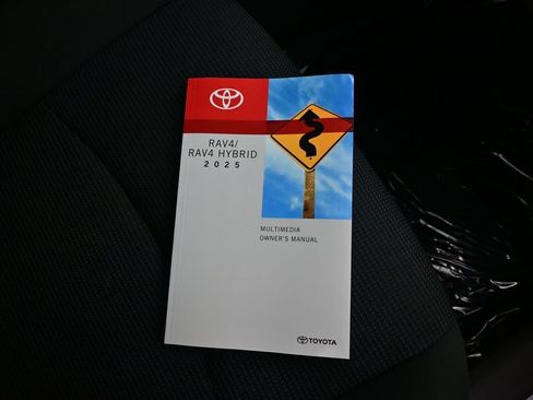Used 2025 Toyota RAV4 LE AWD/4WD image 36