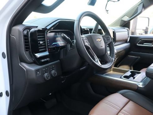 Used 2026 Chevrolet Silverado 2500 High Country w/ High Country Premium Package AWD/4WD image 17