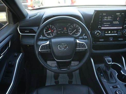 Used 2022 Toyota Highlander XSE AWD/4WD image 24