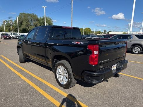 Used 2024 Chevrolet Silverado 1500 Custom image 2