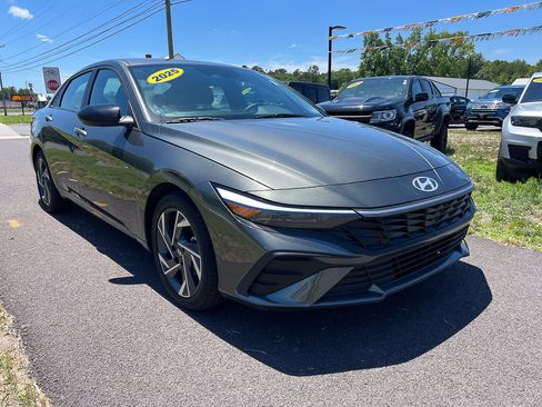 Used 2025 Hyundai Elantra Sport FWD image 8