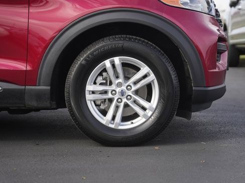 Certified 2021 Ford Explorer XLT image 4