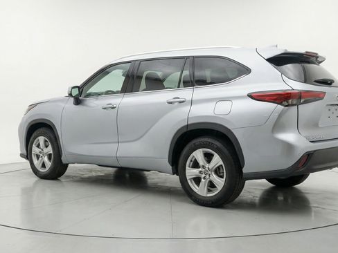 Used 2025 Toyota Highlander LE image 6