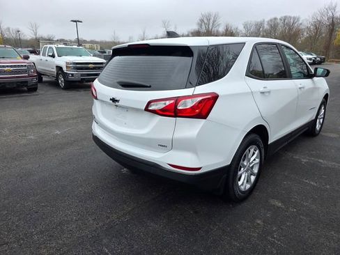 Used 2021 Chevrolet Equinox LS w/ LS Convenience Package AWD/4WD image 4