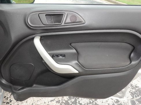 Used 2011 Ford Fiesta SE FWD image 21