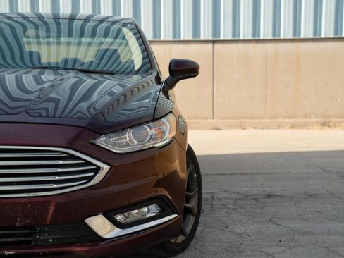 Used 2018 Ford Fusion SE w/ Equipment Group 201A FWD image 2