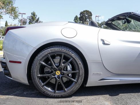 Used 2012 Ferrari California RWD image 10