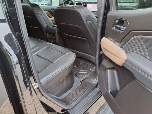 Used 2025 GMC Canyon Denali AWD/4WD image 32