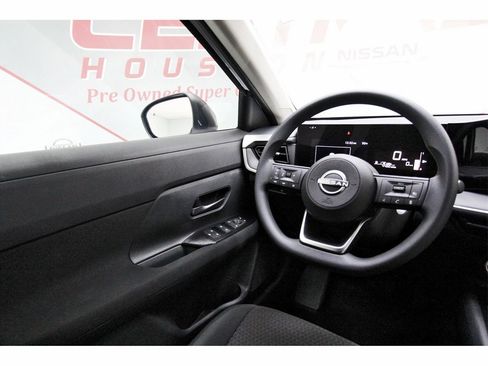 Certified 2025 Nissan Kicks S image 6