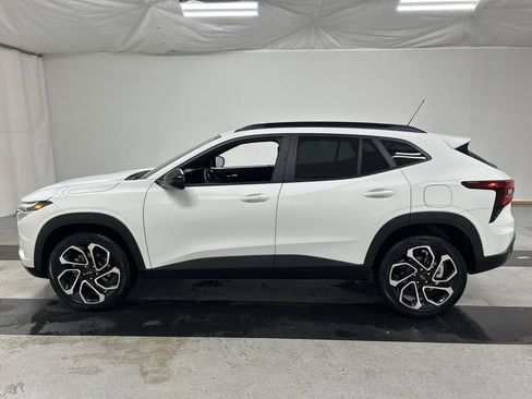 Used 2025 Chevrolet Trax RS w/ Sunroof Package FWD image 6