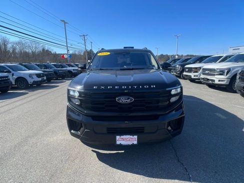 Certified 2025 Ford Expedition Active image 3