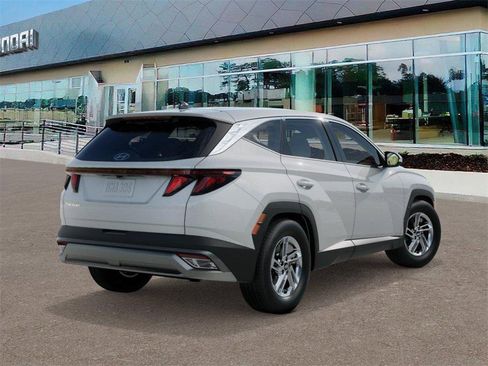 New 2026 Hyundai Tucson SE image 4