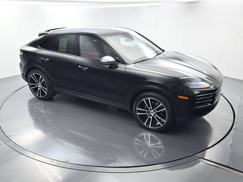 Certified 2025 Porsche Cayenne Coupe AWD/4WD image 42