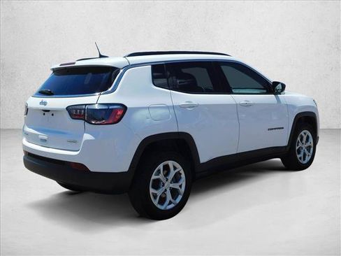 Used 2024 Jeep Compass Latitude AWD/4WD image 5