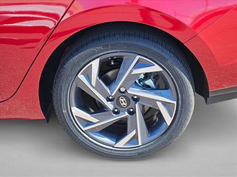 New 2025 Hyundai Elantra Limited image 10