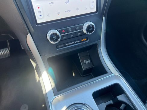 Used 2022 Ford Edge SEL image 44