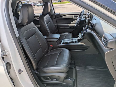 Used 2023 Ford Explorer Limited w/ Limited Technology Package image 24