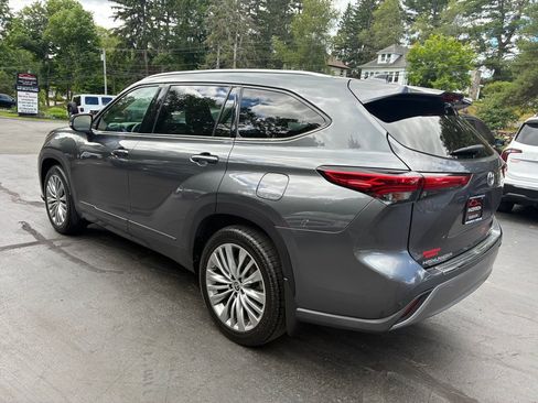 Used 2021 Toyota Highlander Platinum AWD/4WD image 7