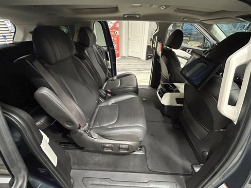 Used 2022 Kia Carnival SX Prestige image 42