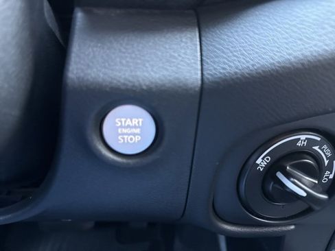 Used 2022 Nissan Frontier PRO-4X w/ Pro-4X Premium Package image 18