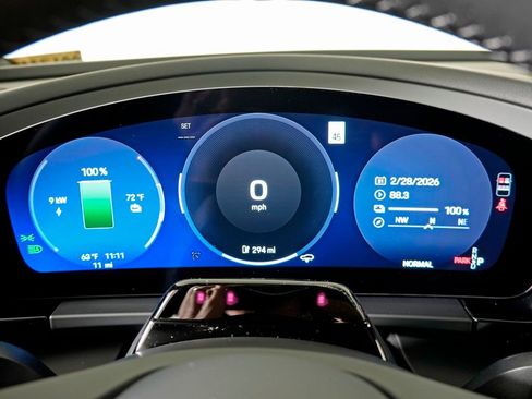 New 2026 Porsche Macan 4 Electric image 22