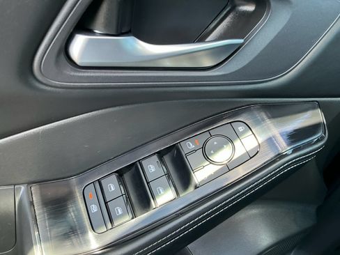 Used 2025 Nissan Rogue SV AWD/4WD image 16