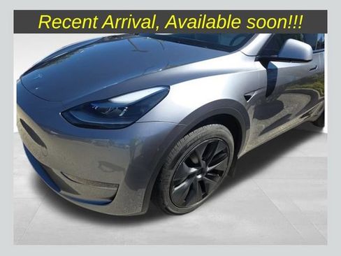 Used 2024 Tesla Model Y 2WD image 1