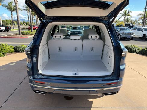 New 2026 Buick Enclave Avenir FWD image 8