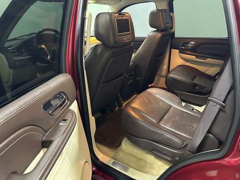 Used 2010 Cadillac Escalade Platinum AWD/4WD image 11