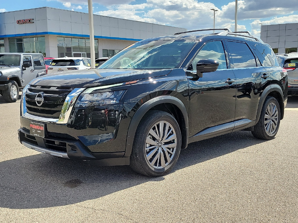Used 2025 Nissan Pathfinder SL w/ SL Premium Package FWD image 6