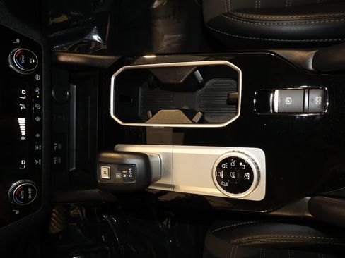 Used 2025 Mitsubishi Outlander SE AWD/4WD image 15