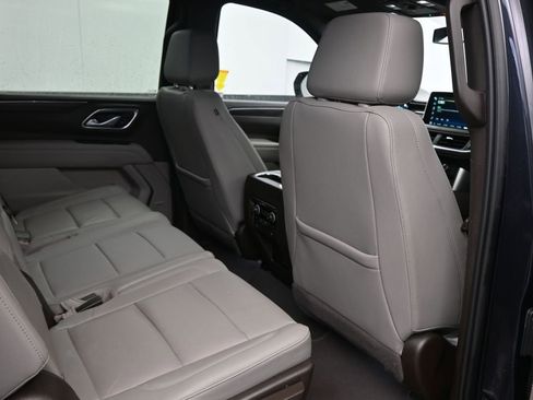 Used 2022 Chevrolet Suburban Z71 w/ Luxury Package image 19