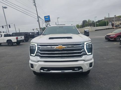 Used 2025 Chevrolet Silverado 2500 High Country w/ High Country Premium Package AWD/4WD image 3