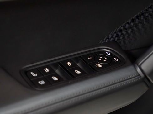 Used 2025 Porsche Cayenne w/ Premium Package image 23