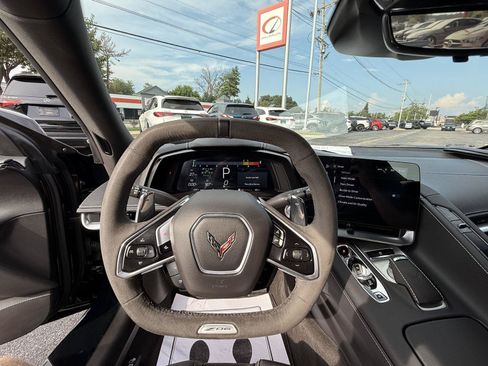 Used 2024 Chevrolet Corvette Z06 RWD image 32