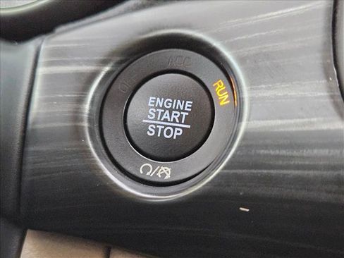 Used 2019 Jeep Grand Cherokee Laredo RWD image 22