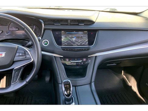 Used 2018 Cadillac XT5 Luxury w/ Driver Awareness Package image 6