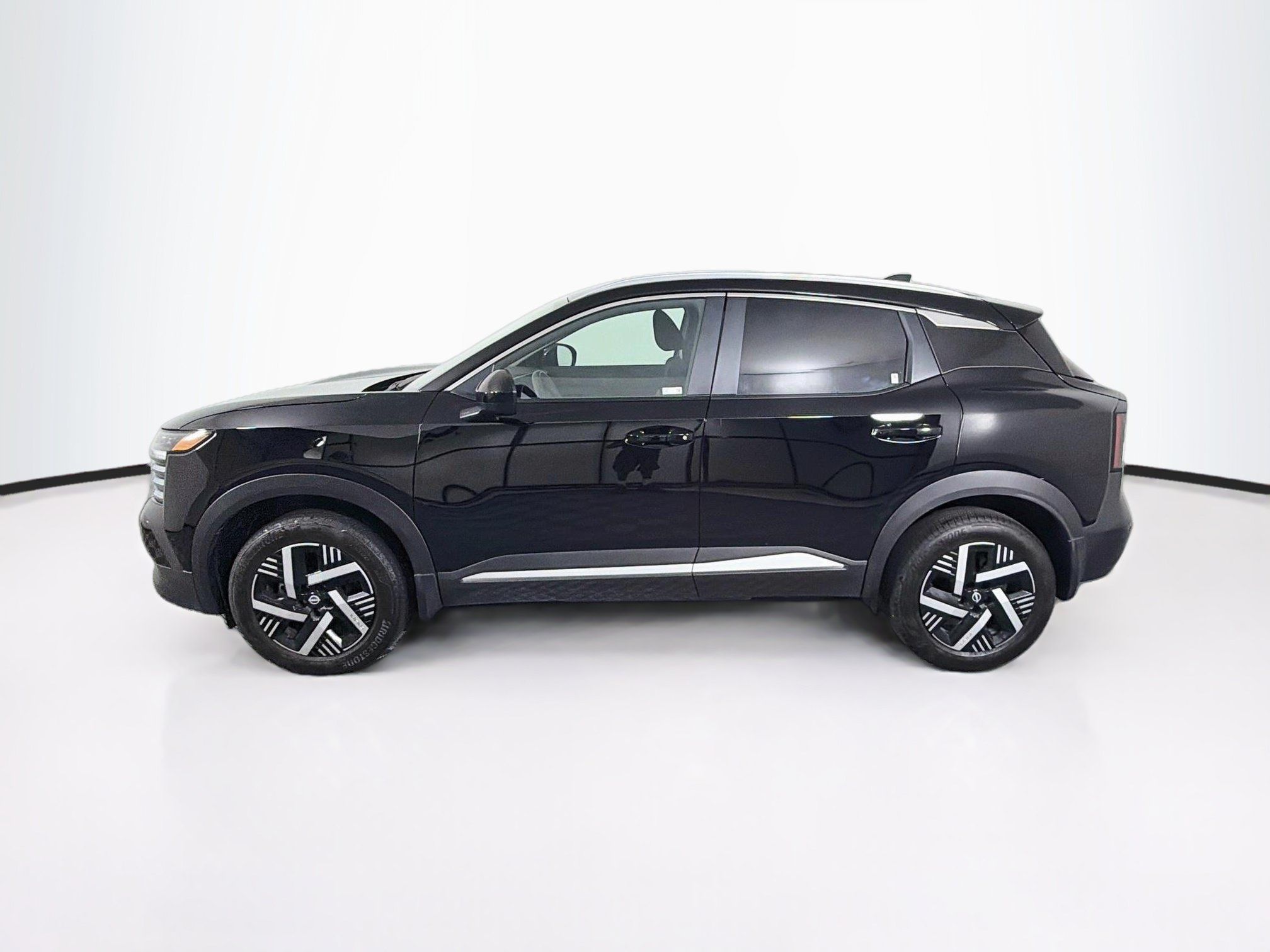 Used 2026 Nissan Kicks SV w/ Charging Package FWD image 4