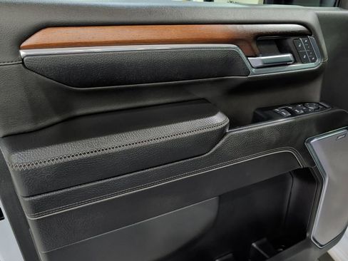 Used 2024 GMC Sierra 2500 Denali w/ Denali Reserve Package image 15