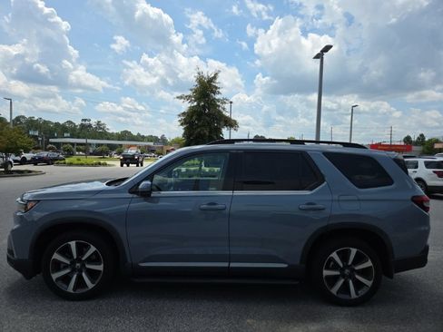 Used 2023 Honda Pilot Touring image 4