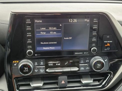 Used 2020 Toyota Highlander XLE image 17