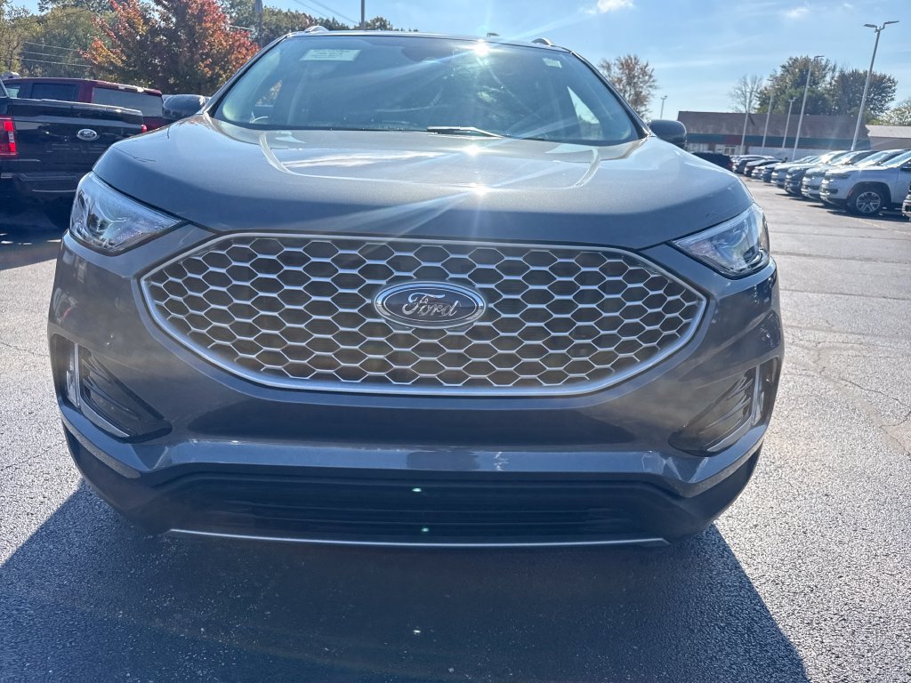 Used 2024 Ford Edge SEL w/ Convenience Package AWD/4WD image 3