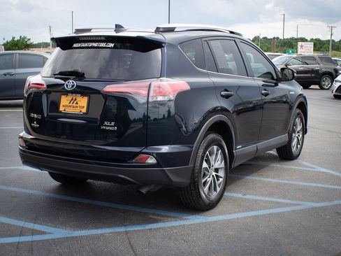 Used 2018 Toyota RAV4 XLE AWD/4WD image 11
