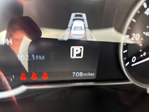 Used 2025 Nissan Versa SV w/ Trunk Package image 24